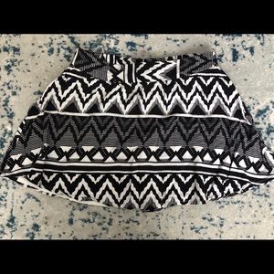 ❗️3/$25 ❗️ Charlotte Russe Black & white skirt
